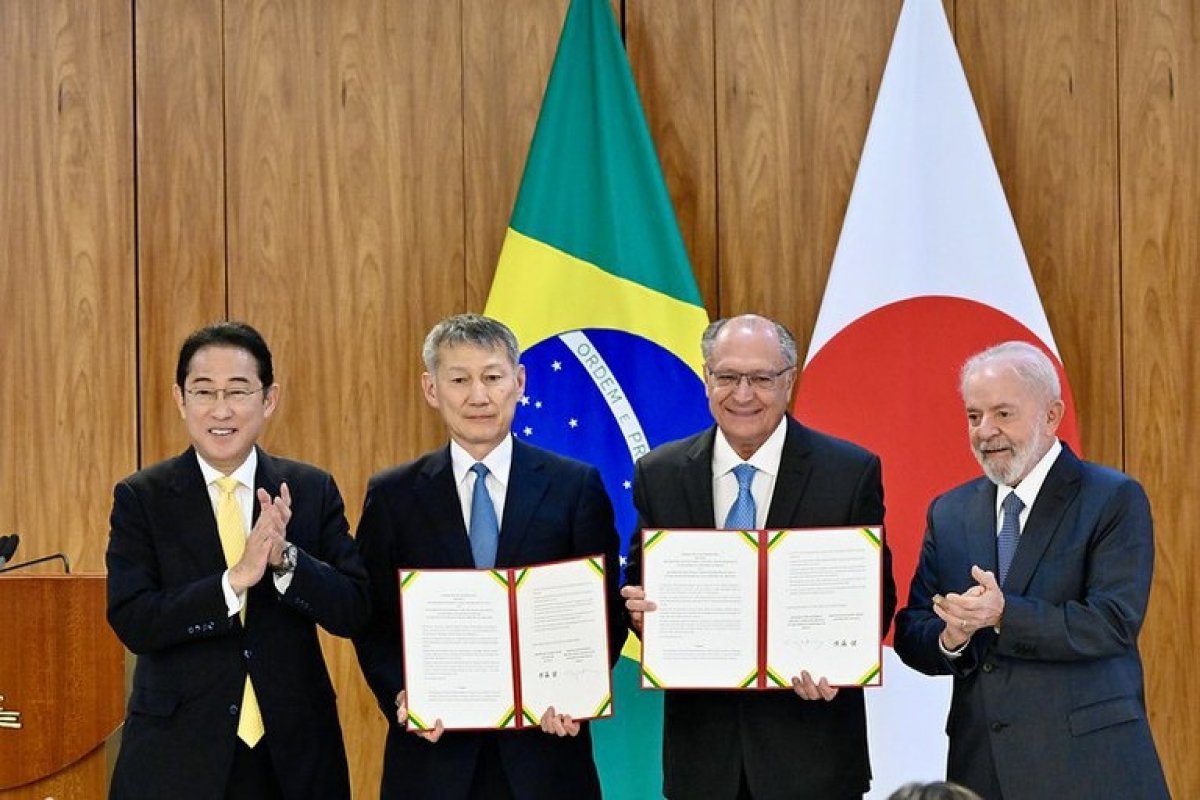 [Brasil e Japão assinam acordo de cooperação para indústria e economia verde]