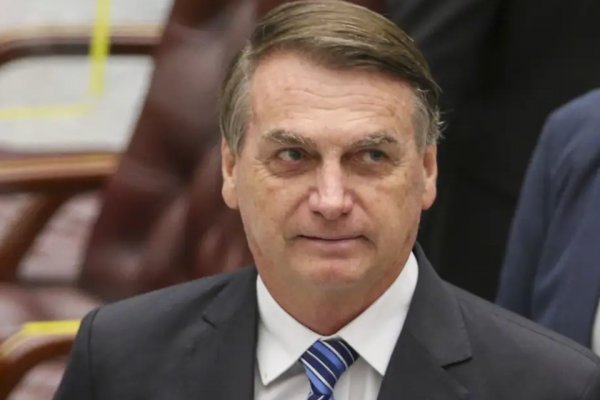 [Bolsonaro reage a antibiótico e será transferido para Brasília, diz Eduardo]