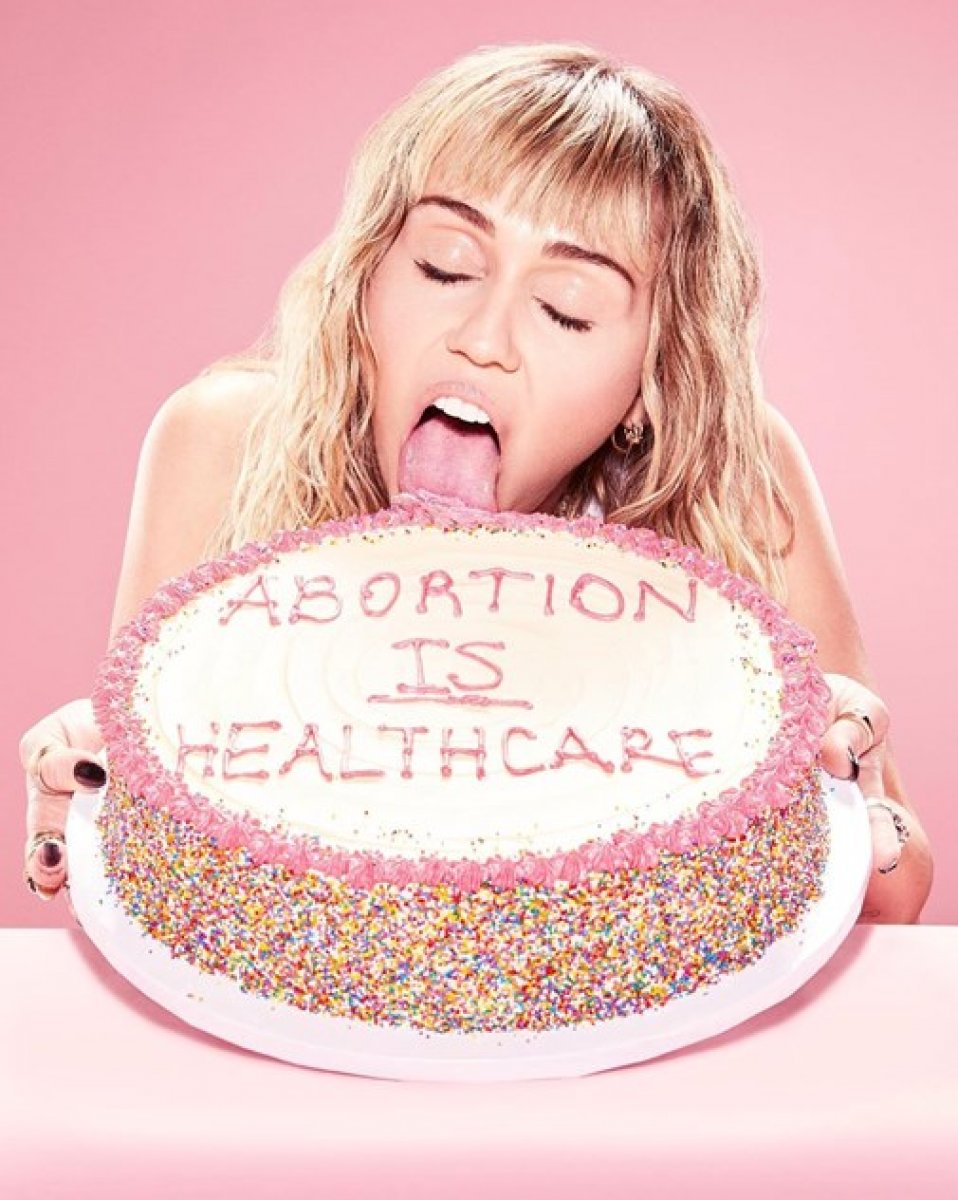 [MileyCirus e a pôlemica campanha a favor do aborto]
