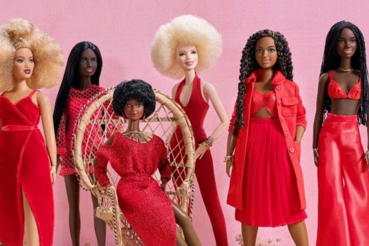 [Para celebrar o mês da “História Negra”, Barbie faz parceria com stylist famosa]