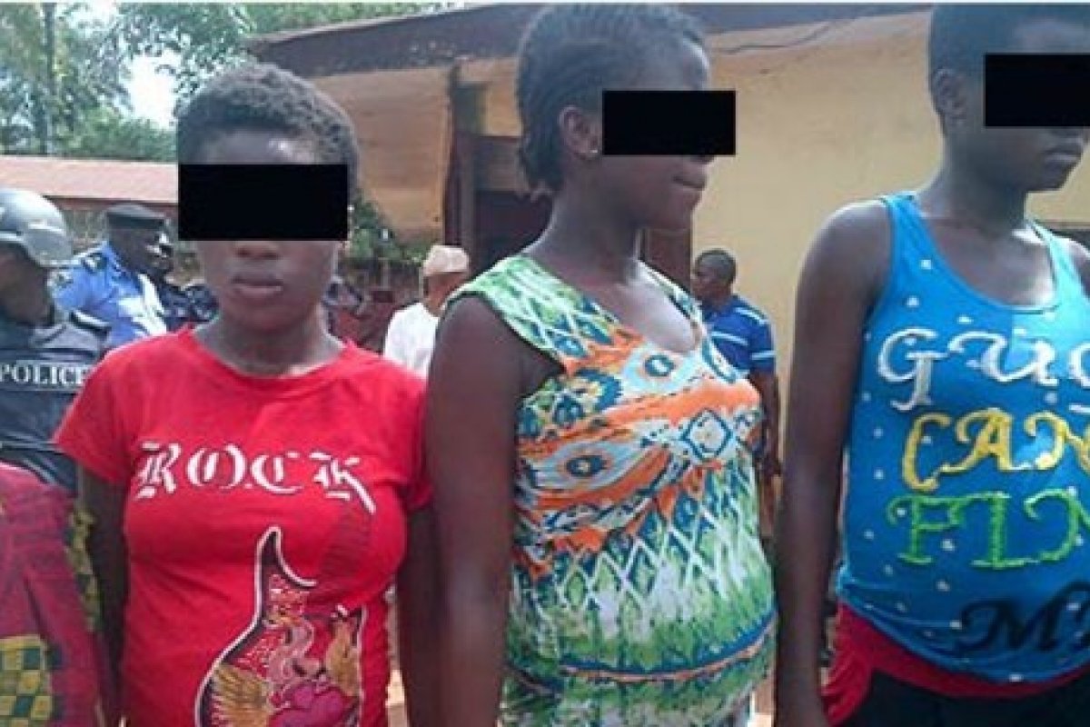 [Fábrica de bebês: polícia liberta adolescentes grávidas e 24 crianças na Nigéria]