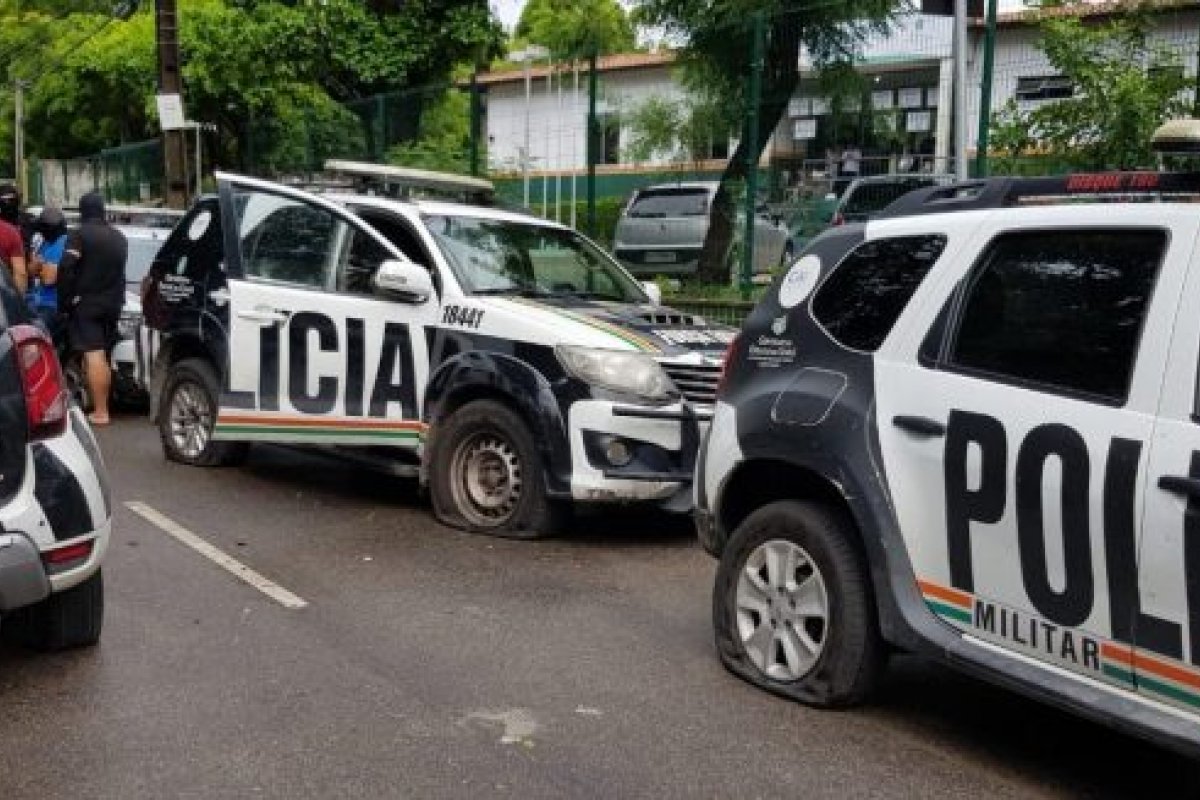 [Policiais militares entregam 18 reivindicações para encerrar motim no Ceará]