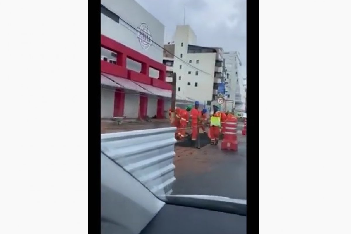 [Veja vídeo: motorista flagra trabalhadores realizando obras em Salvador]