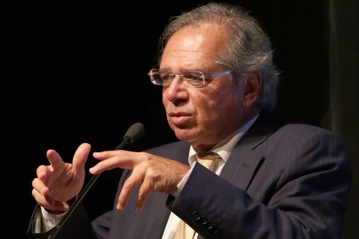 [Paulo Guedes classifica impacto econômico causado pelo covid-19 como 