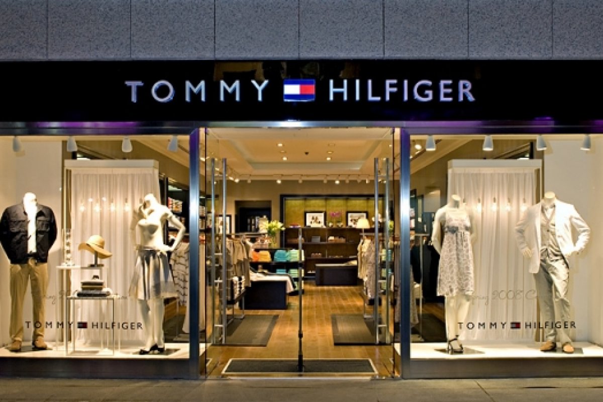 Alô, fãs das compras online: Tommy Hilfiger lança e-commerce próprio no  Brasil - Moda & Beleza