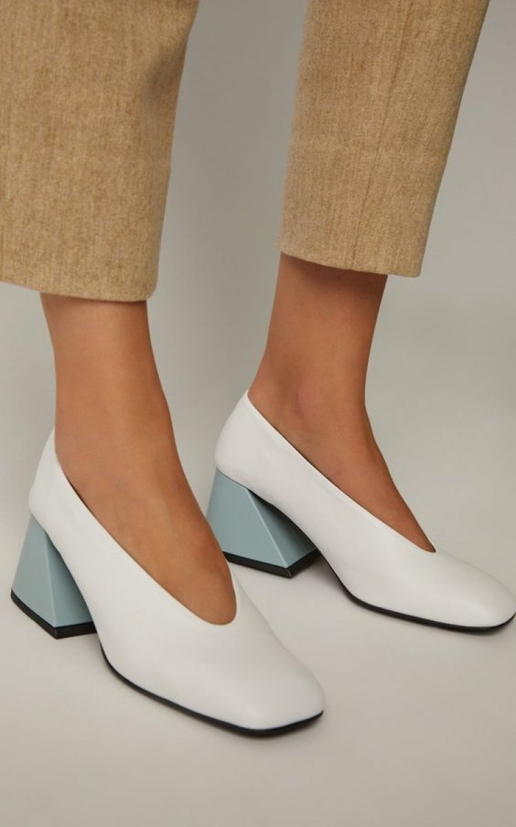 sapato bico quadrado feminino esta na moda