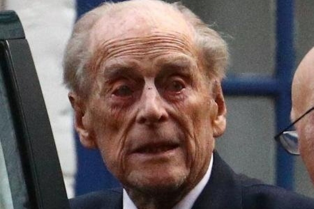 Marido Da Rainha Elizabeth Principe Philip Completa Hoje 99 Anos Sem Comemoracoes Michel Telles Farol Da Bahia