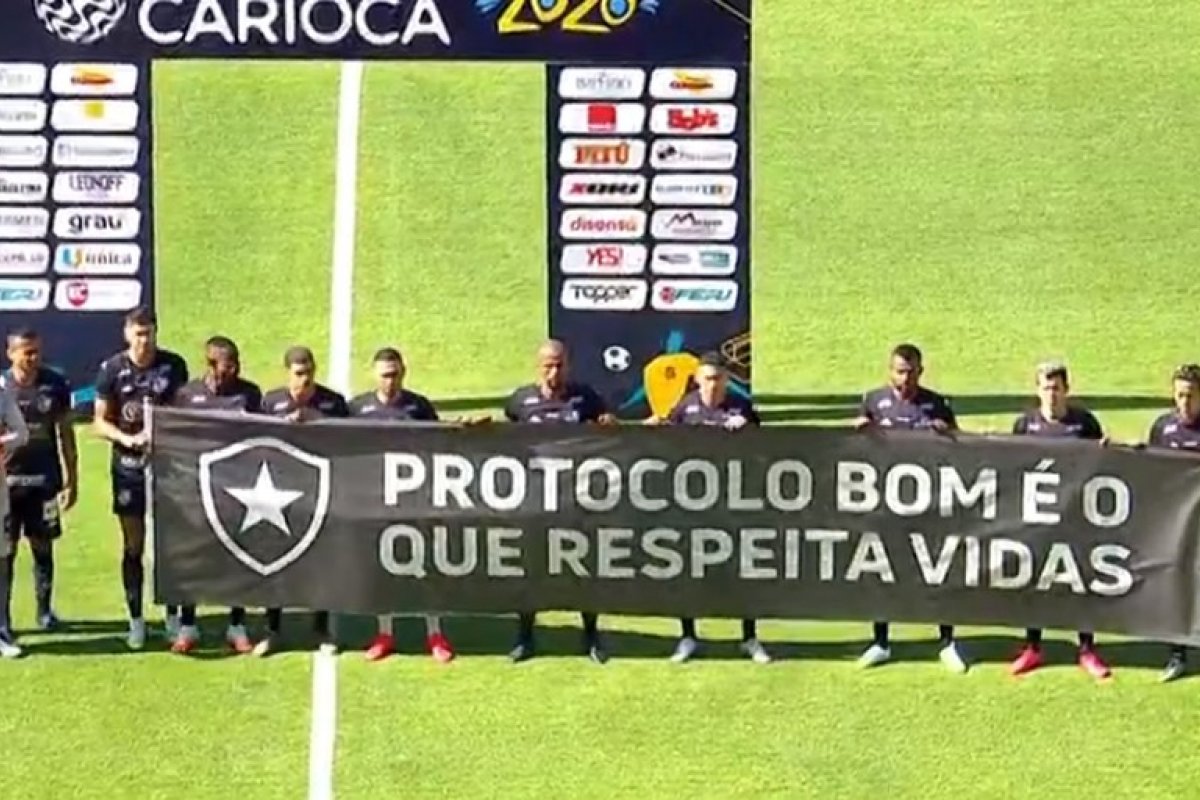 [Botafogo faz protestos por causa retorno do futebol carioca]