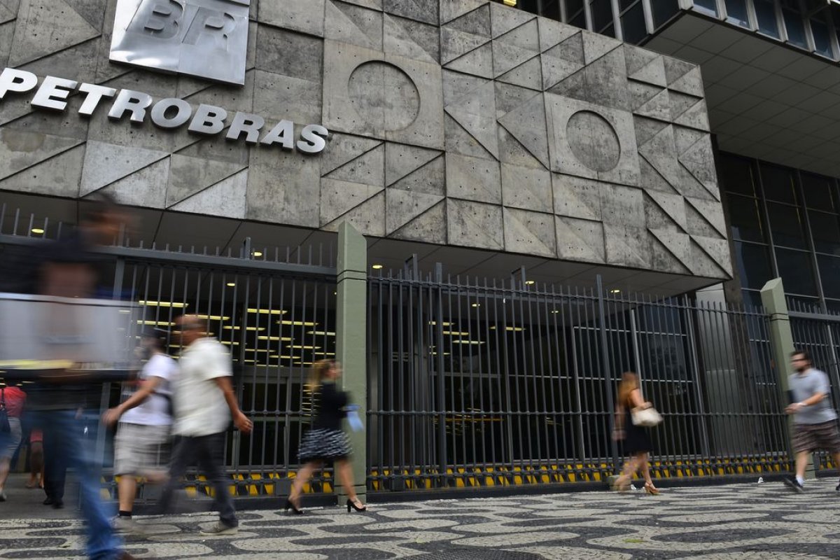 [Por causa do coronavírus, Petrobras prorroga teletrabalho até o fim do ano]