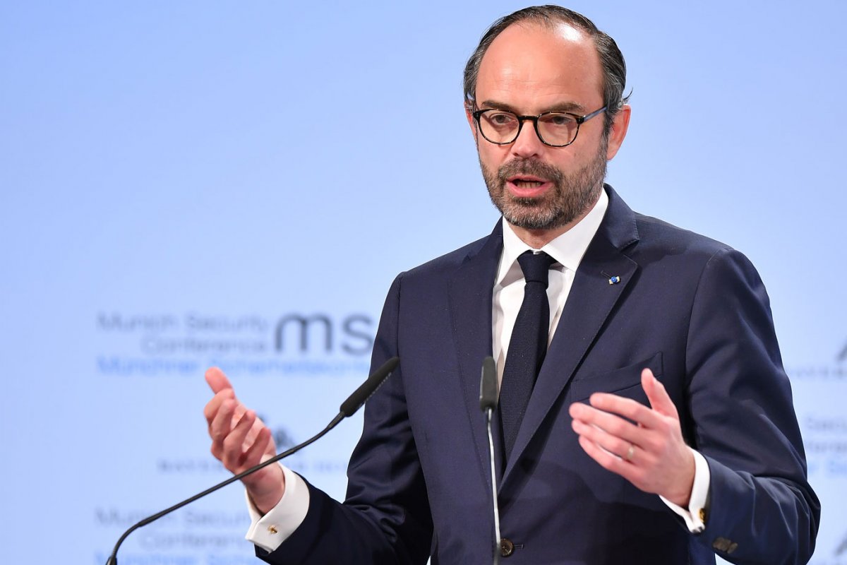 [Primeiro-ministro francês pede demissão ao presidente]