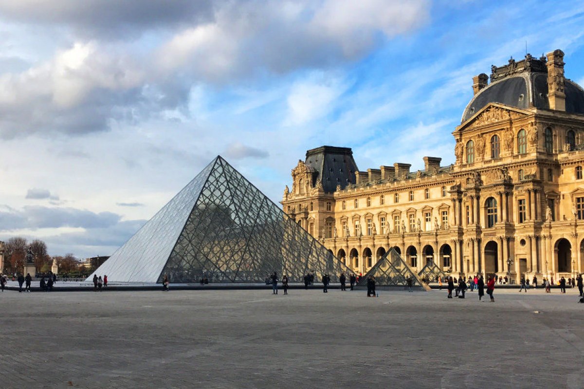 [Museu do Louvre reabre depois de três meses fechado por conta do coronavírus]