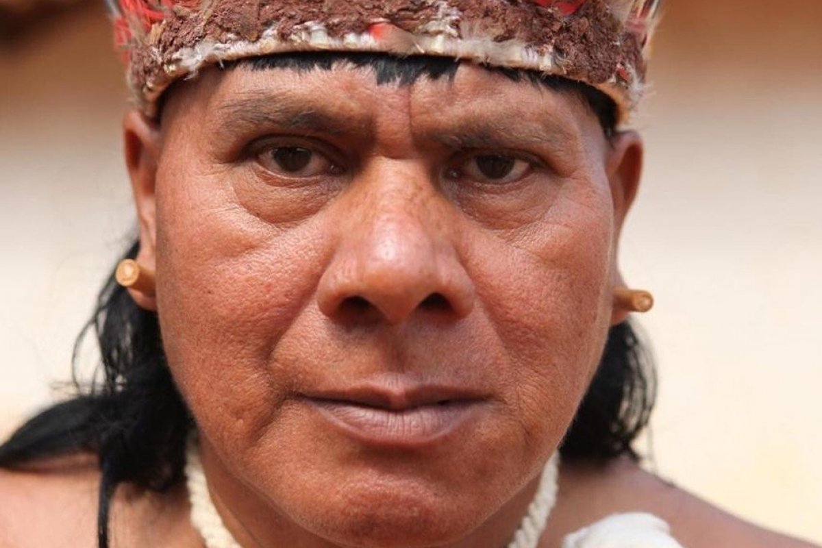 [Líder indígena xavante morre vítima de covid-19, em Cuiabá]