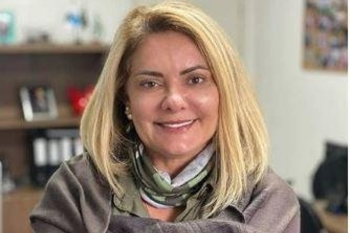 [Ex-mulher de Bolsonaro surpreende com post para o presidente após notícia sobre Covid-19]