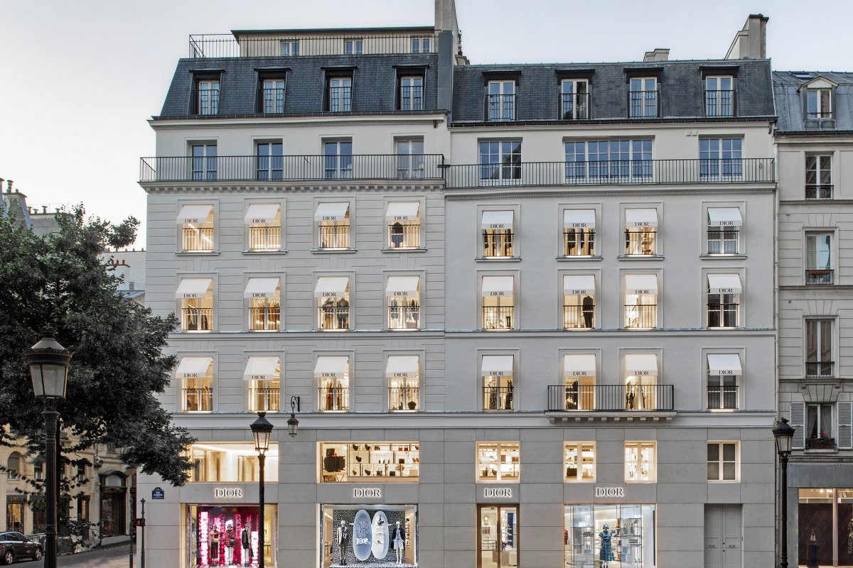 [Em plena pandemia, Dior inaugura boutique XXL na rua Saint-Honoré em Paris]