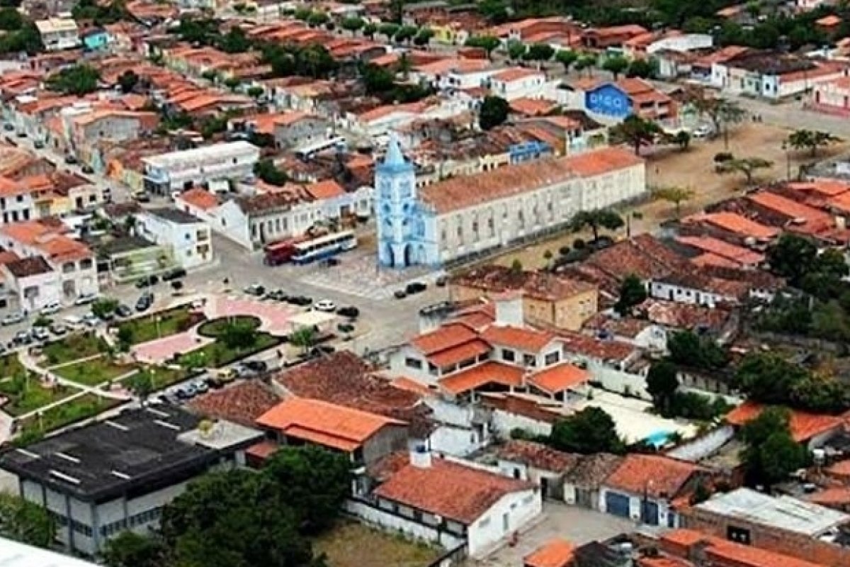 Prefeitura de Castro Alves, na Bahia, decreta toque de recolher ...