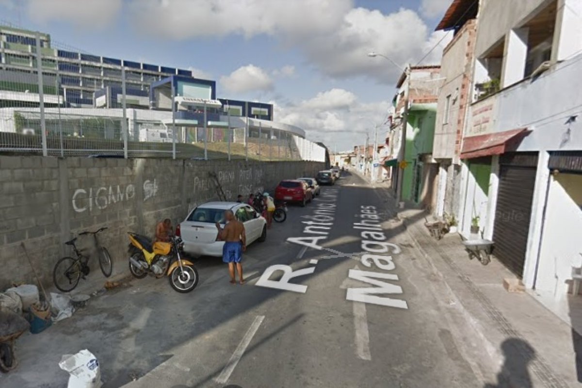 [Homem é baleado em confronto com policiais no bairro de Narandiba, em Salvador]