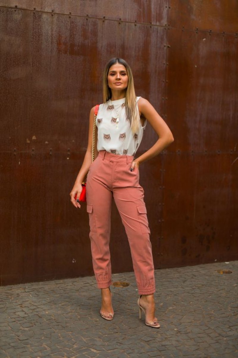 calça cargo rosa