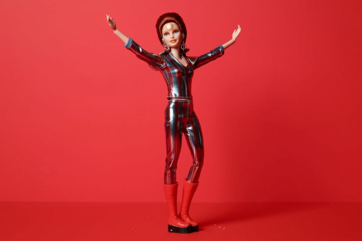 [Mattel lança Barbie inspirada em David Bowie]