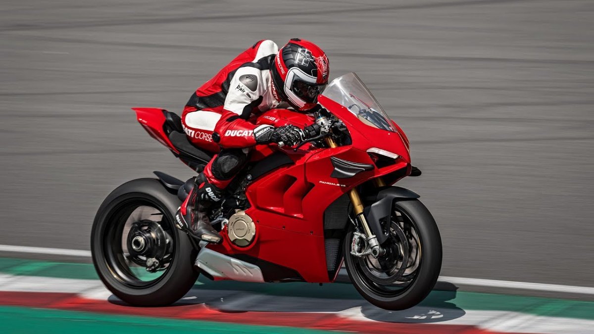 ducati panigale v4s 2020 top speed
