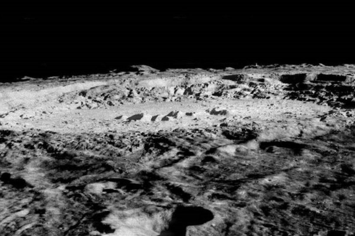 [Crateras lunares sugerem que Terra foi 'bombardeada' há 800 milhões de anos]