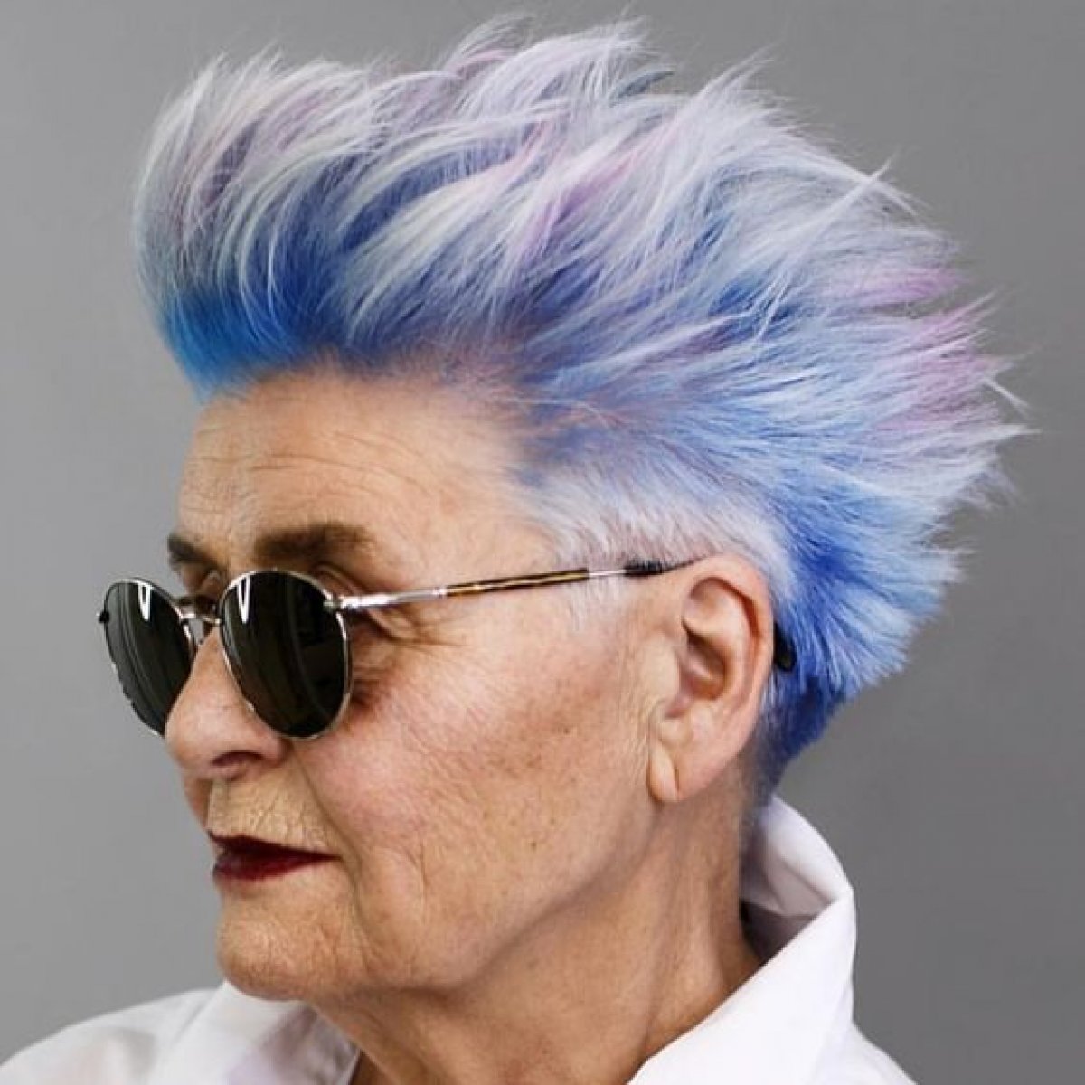 [10 mulheres que provam que não tem idade para apostar no cabelo colorido!]