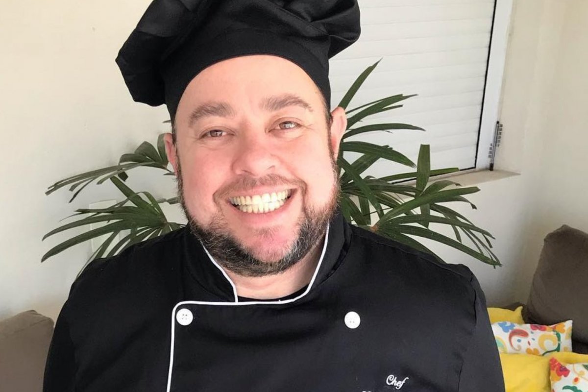 [Chef Gabriel Dalcom aterrissa em São Paulo e lança delivery com comida baiana ]