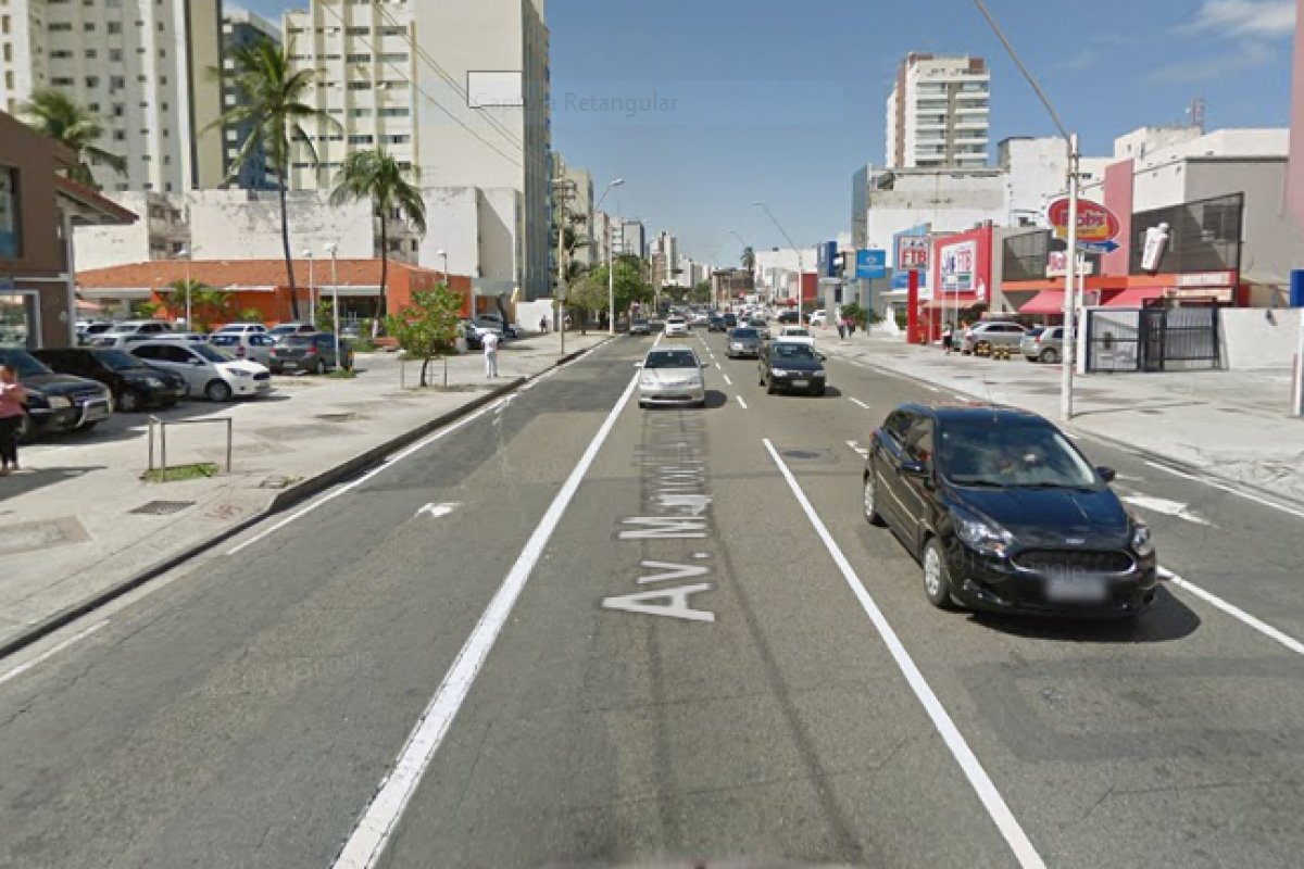 Moto colide com carro na Av. Manoel Dias da Silva, em Salvador Bahia Farol da Bahia Moto colide com carro na Av. Manoel Dias da Silva, em Salvador Bahia Farol da Bahia