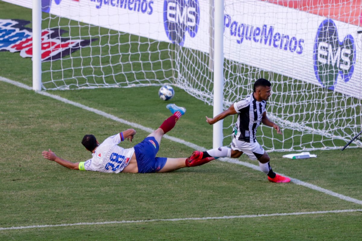 [Bahia leva virada e perde para o Ceará na partida de ida da final da Copa do Nordeste; veja gol do Esquadrão]