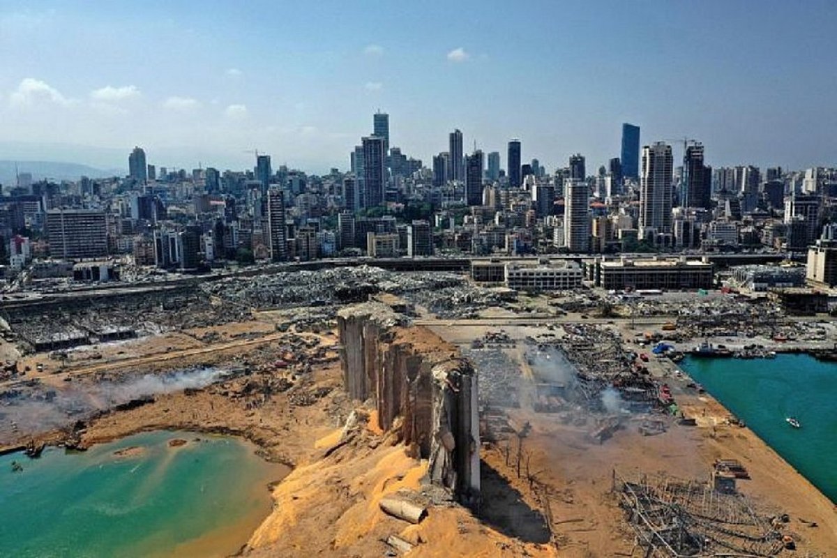 [Explosão no Líbano: Vídeo mostra antes e depois do porto de Beirute]