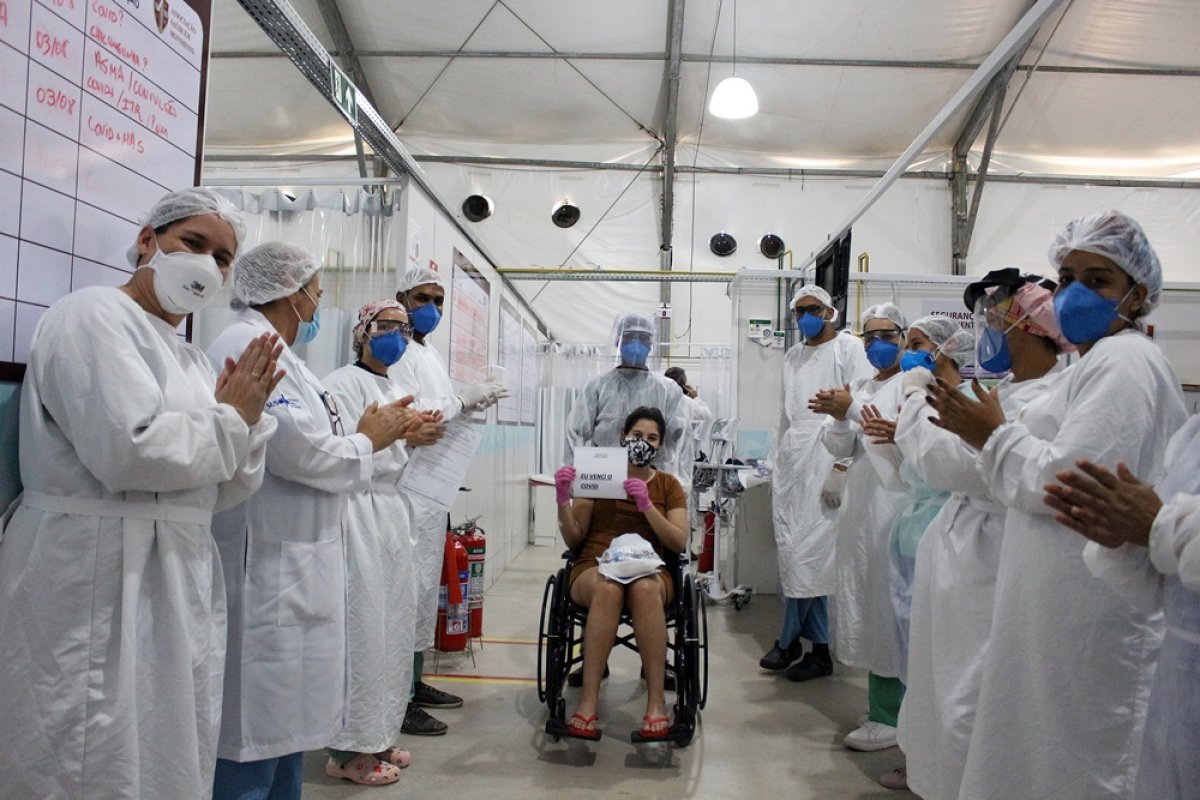 [Mais de 800 pacientes já receberam alta médica em hospitais de campanha de Salvador]