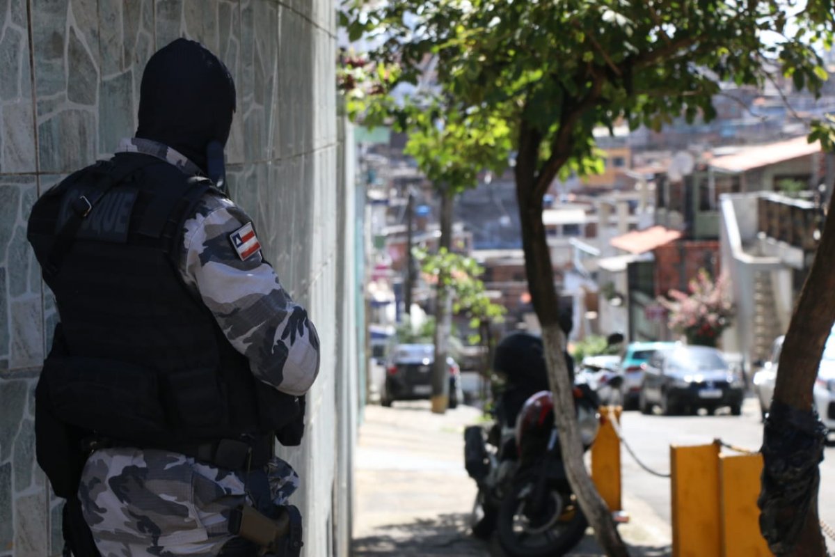 [PM reforça patrulhamento em bairros de Salvador após morte de suposto líder do tráfico da Bahia no RJ]