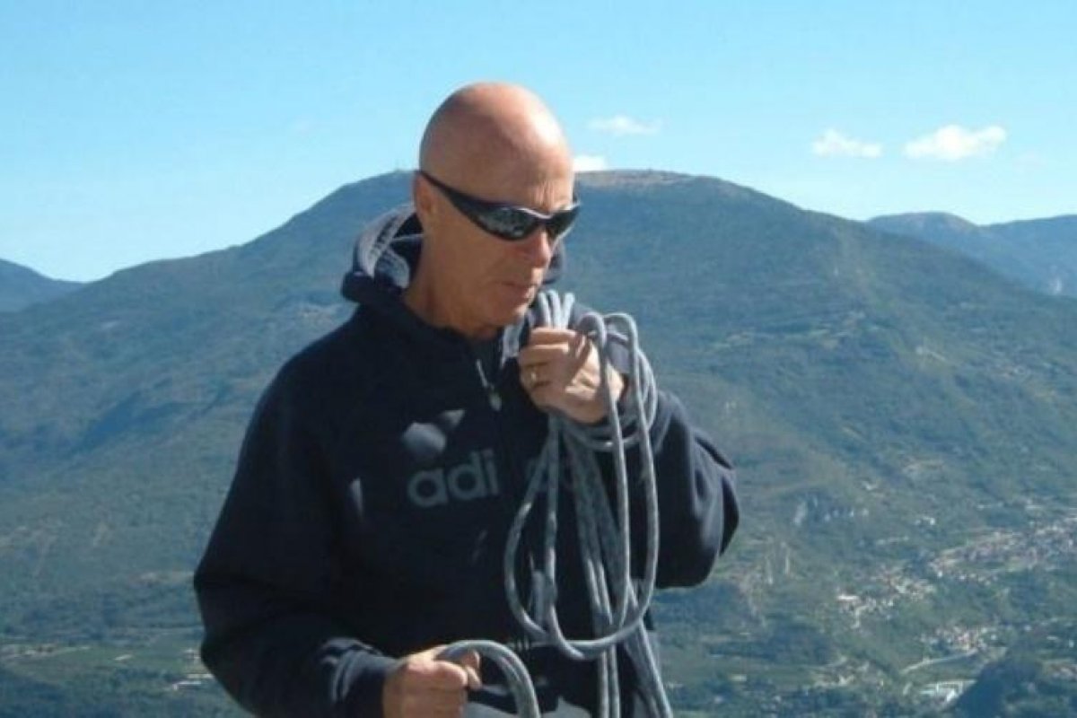 [Alpinista italiano morre após cair de montanha na Sardenha]