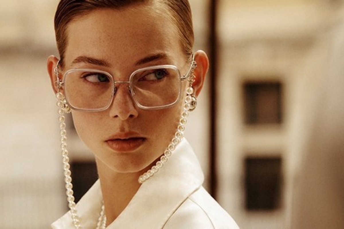 [Chanel acaba de lançar modelos de receituário, também conhecidos como óculos de grau]