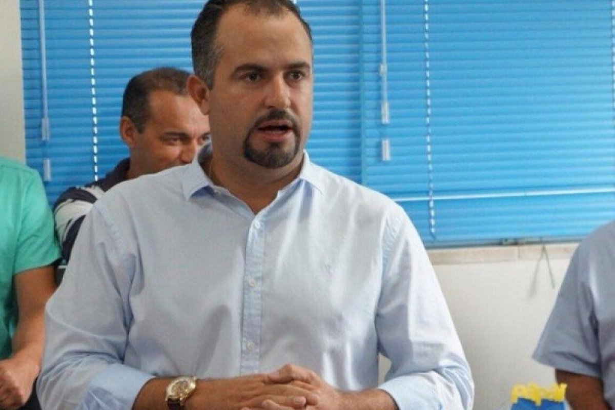 Prefeito de Ribeira do Pombal é advertido após TCM notar irregularidades na aquisição de