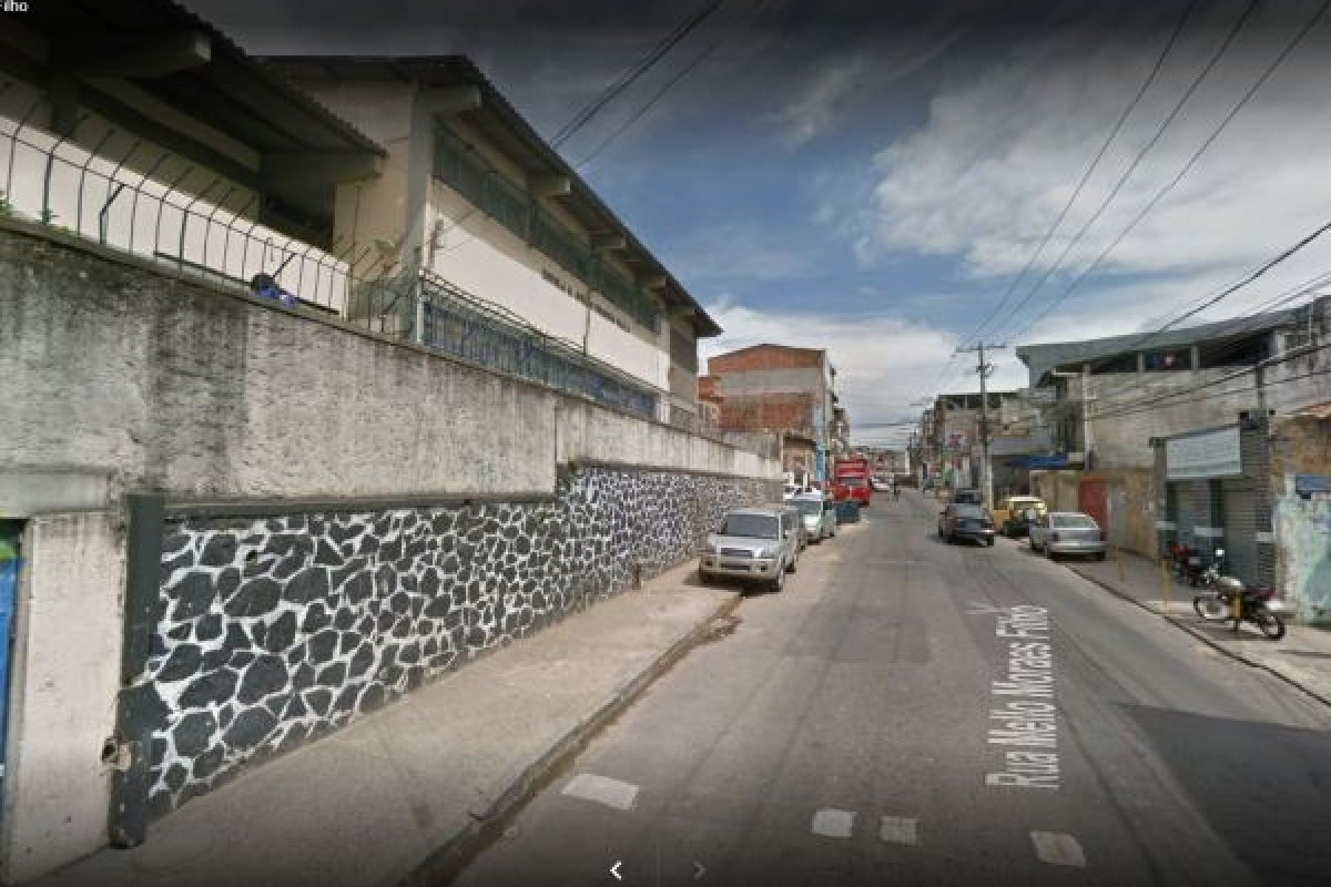 [Colisão entre três veículos deixa via congestionada em Salvador ]