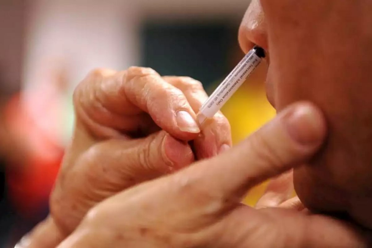 [Testes de vacina contra Covid-19 por spray nasal é autorizado em humanos]