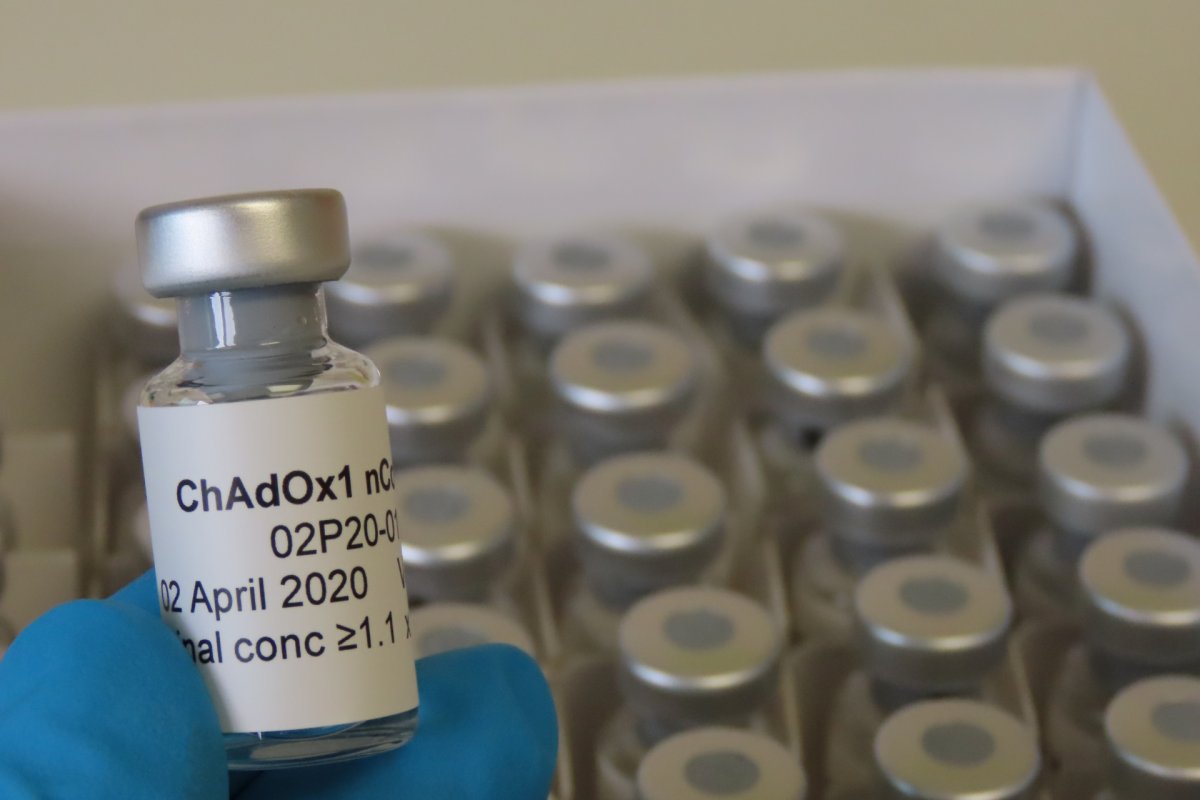 [Covid-19: EUA mantêm suspensão temporária dos testes da vacina de Oxford]