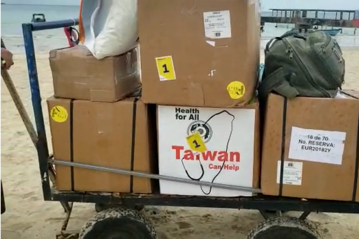[Vídeo: Governo de Taiwan doa 25 mil máscaras a famílias que residem na Ilha de Maré]
