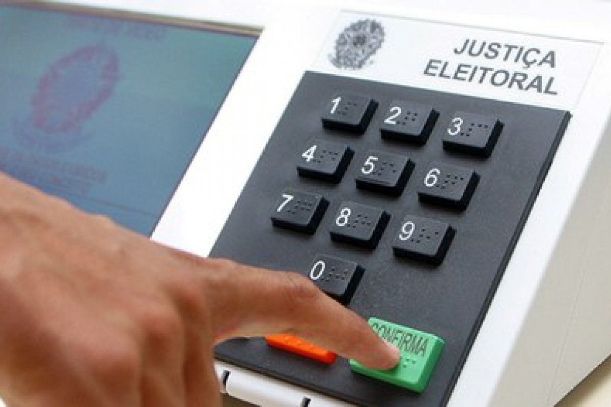['Fraude havia com voto impresso', diz Barroso sobre segurança da urna eletrônica]