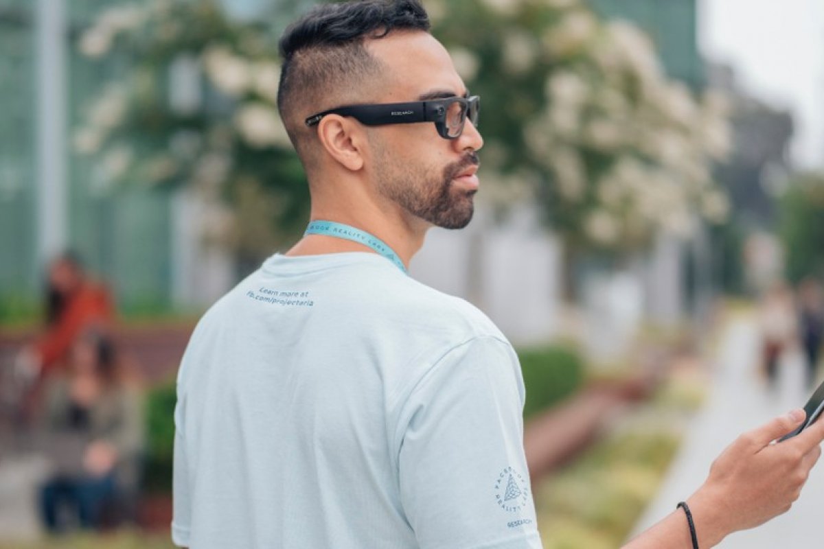 [Facebook faz parceria com empresa italiana para lançar óculos com realidade aumentada ]