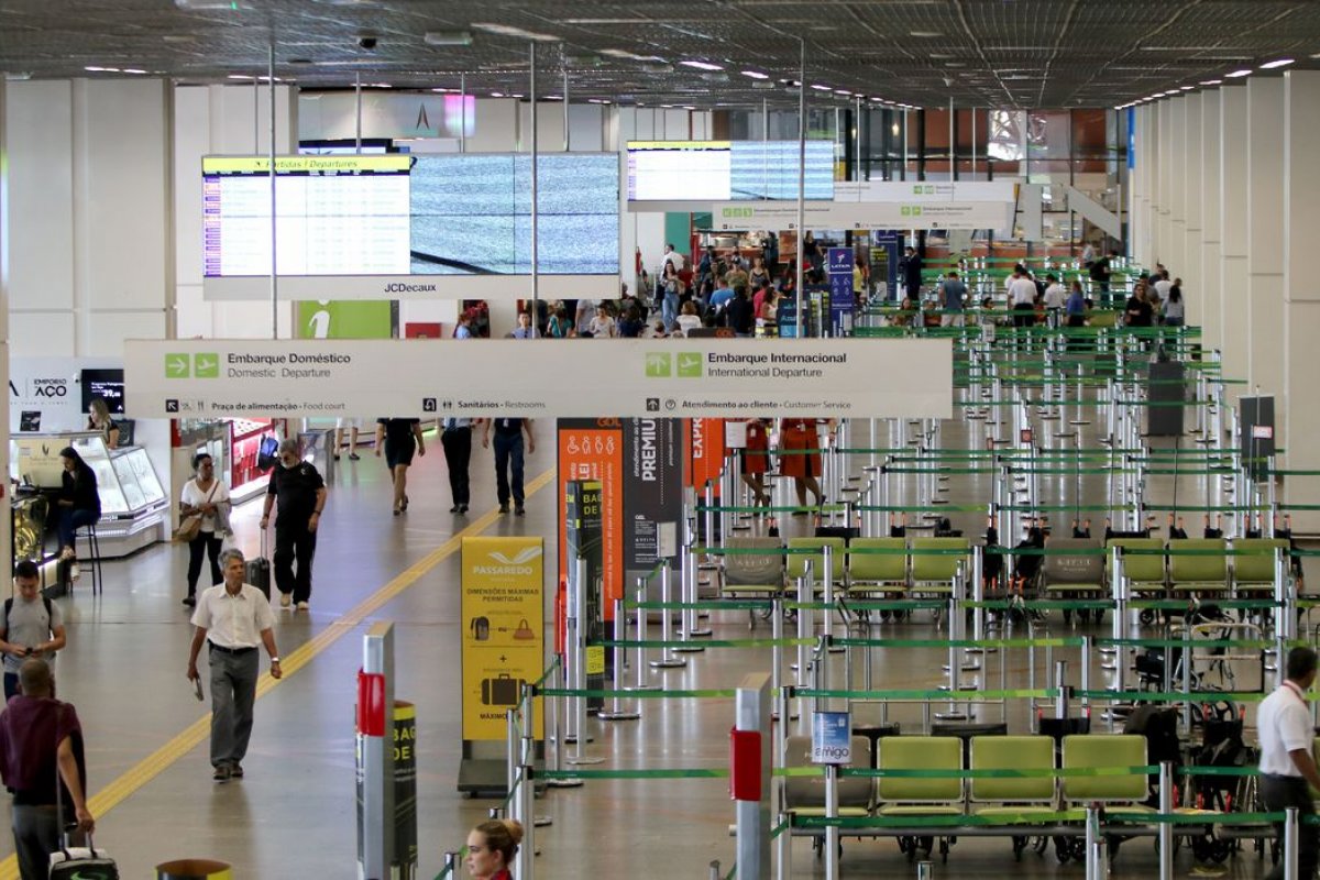 [Levantamento revela que quase metade dos brasileiros ainda não se sente seguro para viajar de avião ]