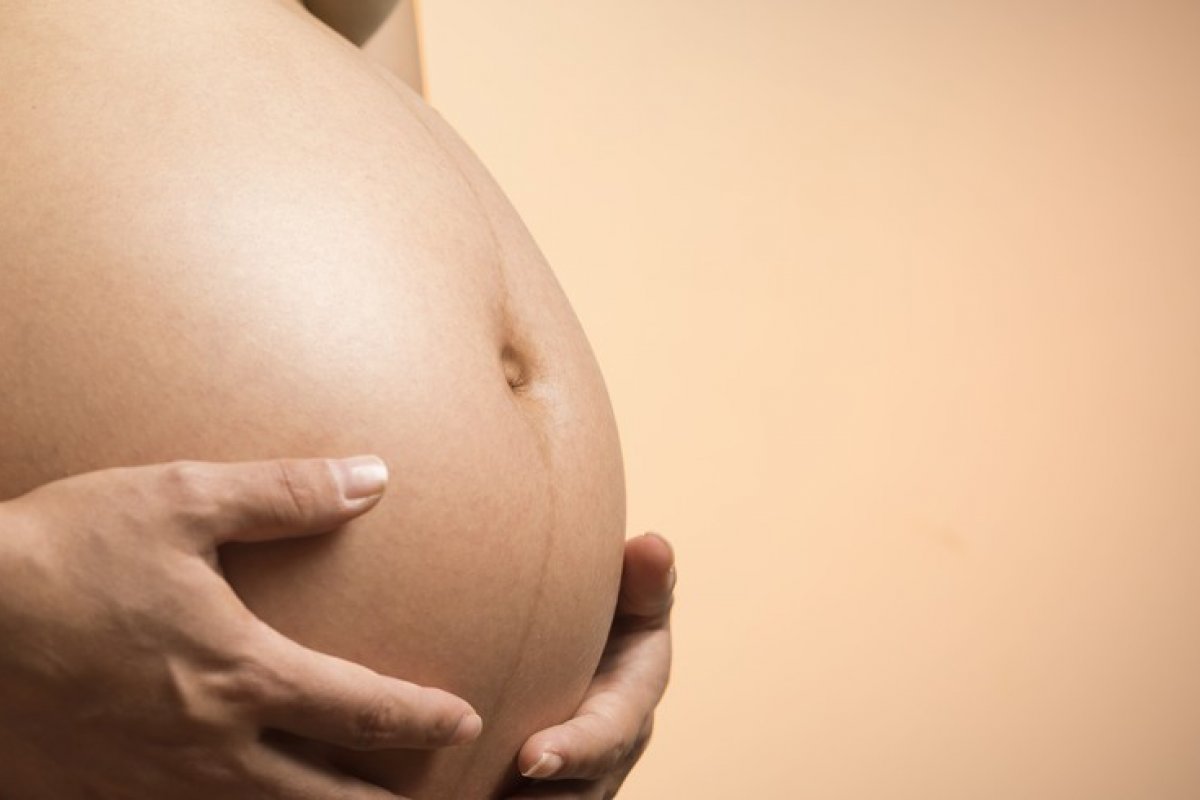 [Com suspeita de gastrite, homem trans descobre gravidez de cinco meses]