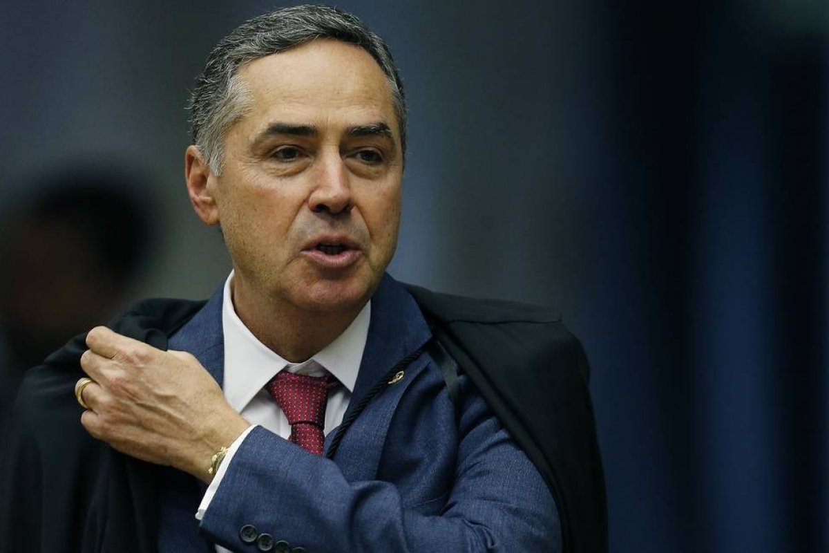 Barroso afirma que TSE fará parceria com redes sociais para combater [Barroso afirma que TSE fará parceria com redes sociais para combater