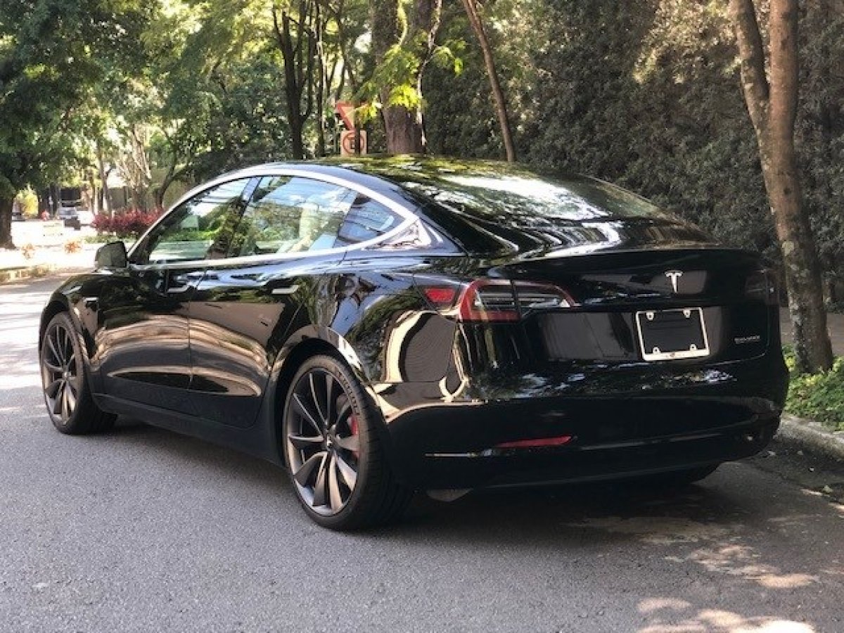 [Tesla vendeu 139 mil veículos no terceiro trimestre de 2020]