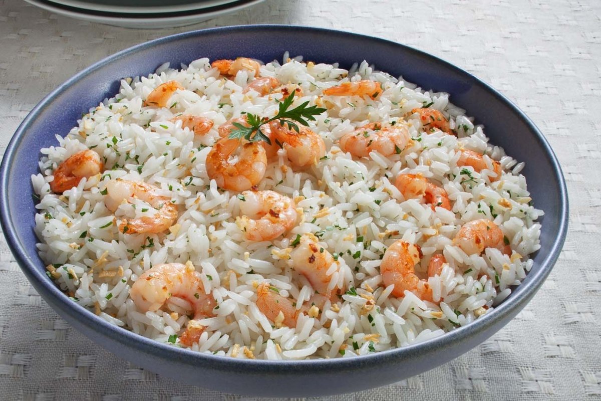 [Que tal um arroz com camarão? Aprenda a fazer! ]