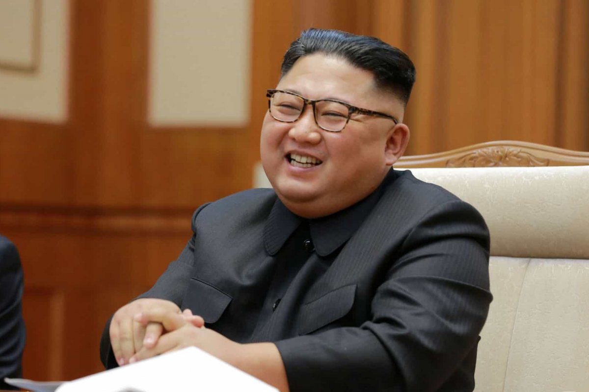 [ Coreia do Norte volta a disparar projéteis na costa leste da Coreia do Sul]