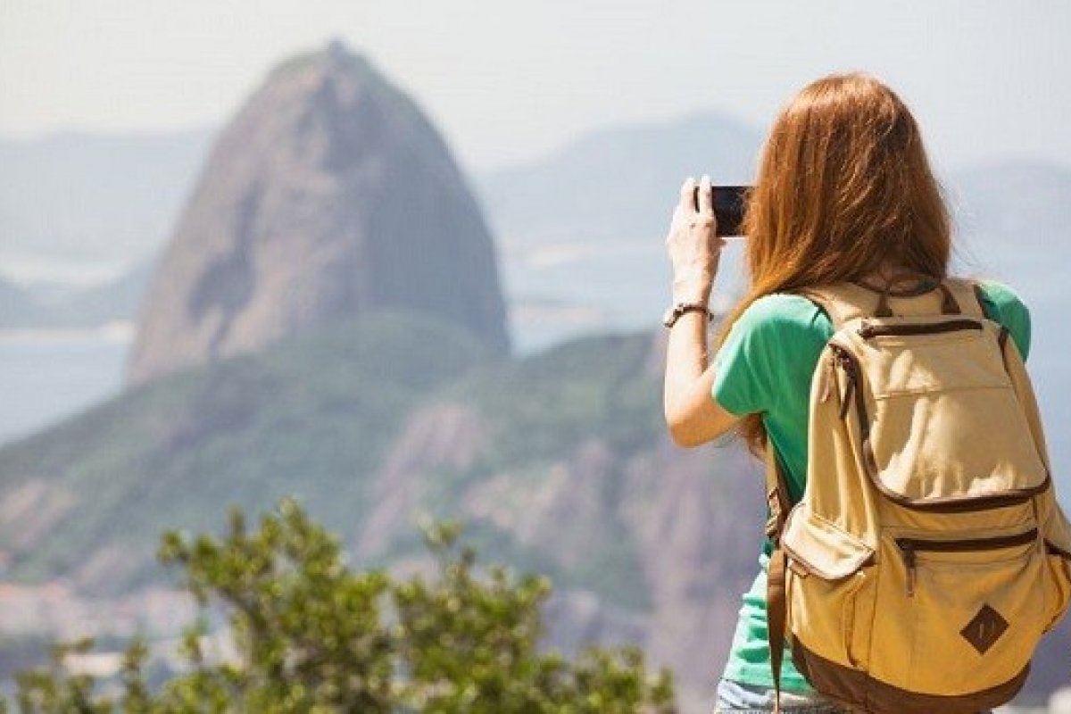[Faturamento do setor de turismo no Brasil tem redução de 33,6% em 2020]