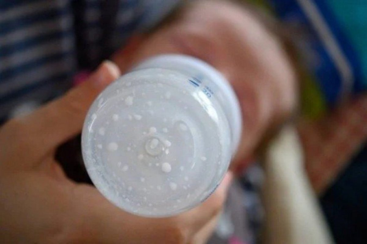[Bebês podem estar consumindo milhões de microplásticos diariamente, indica estudo ]
