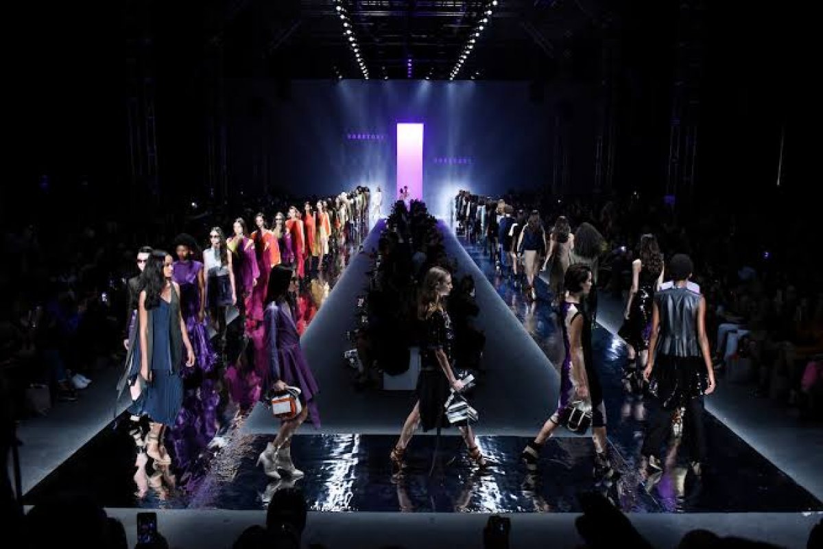 [Em tempos de  isolamento social, São Paulo Fashion Week comemora  25 anos com edição digital]