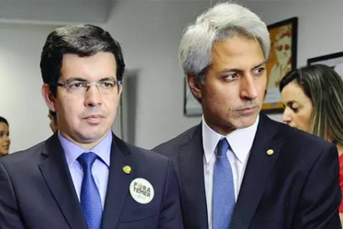 Oposição articula CPI sobre suposto uso pessoal de instituições por Bolsonaro no caso de [Oposição articula CPI sobre suposto uso pessoal de instituições por Bolsonaro no caso de